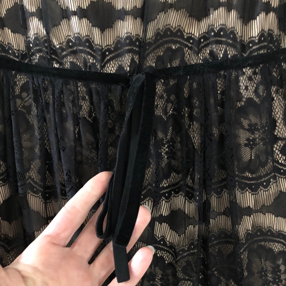 Black/Nude Lace Dress - Picture 6 of 6